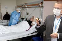 Česko se blíží metě pro další rozvolnění. Dosáhne ji po Dni vítězství, míní experti