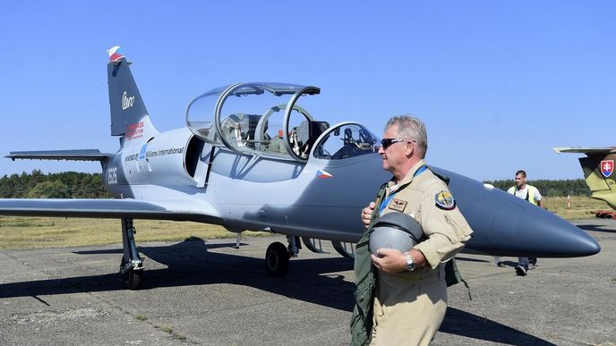 V Aeru Vodochody se představil ukázkový letoun L-39CW, je v něm motor pro novou generaci letounů L-39NG.