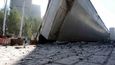 V Číně se zřítila stometrová část mostu i s kamiony, zdroj: Profimedia.cz