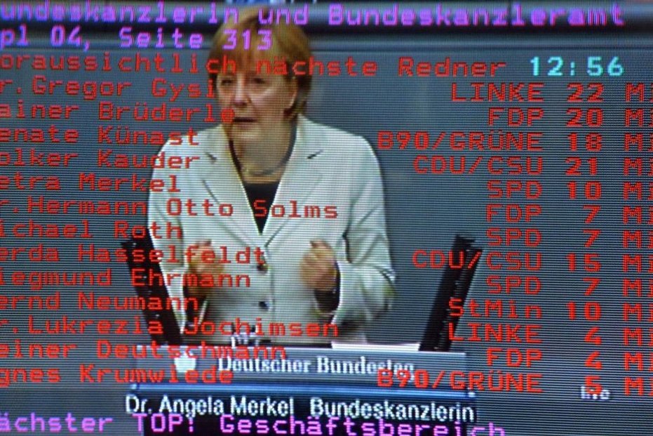 V Evropském parlamentu vyvolalo oznámení o rozhodnutí německého ústavního soudu podle agentury DPA dlouhý aplaus. "Spolkový ústavní soud stížnosti odmítl, Evropský stabilizační mechanismus je přípustný," ohlásil předseda EP Martin Schulz, načež prý následoval téměř půlminutový potlesk.  (Foto Profimedia)