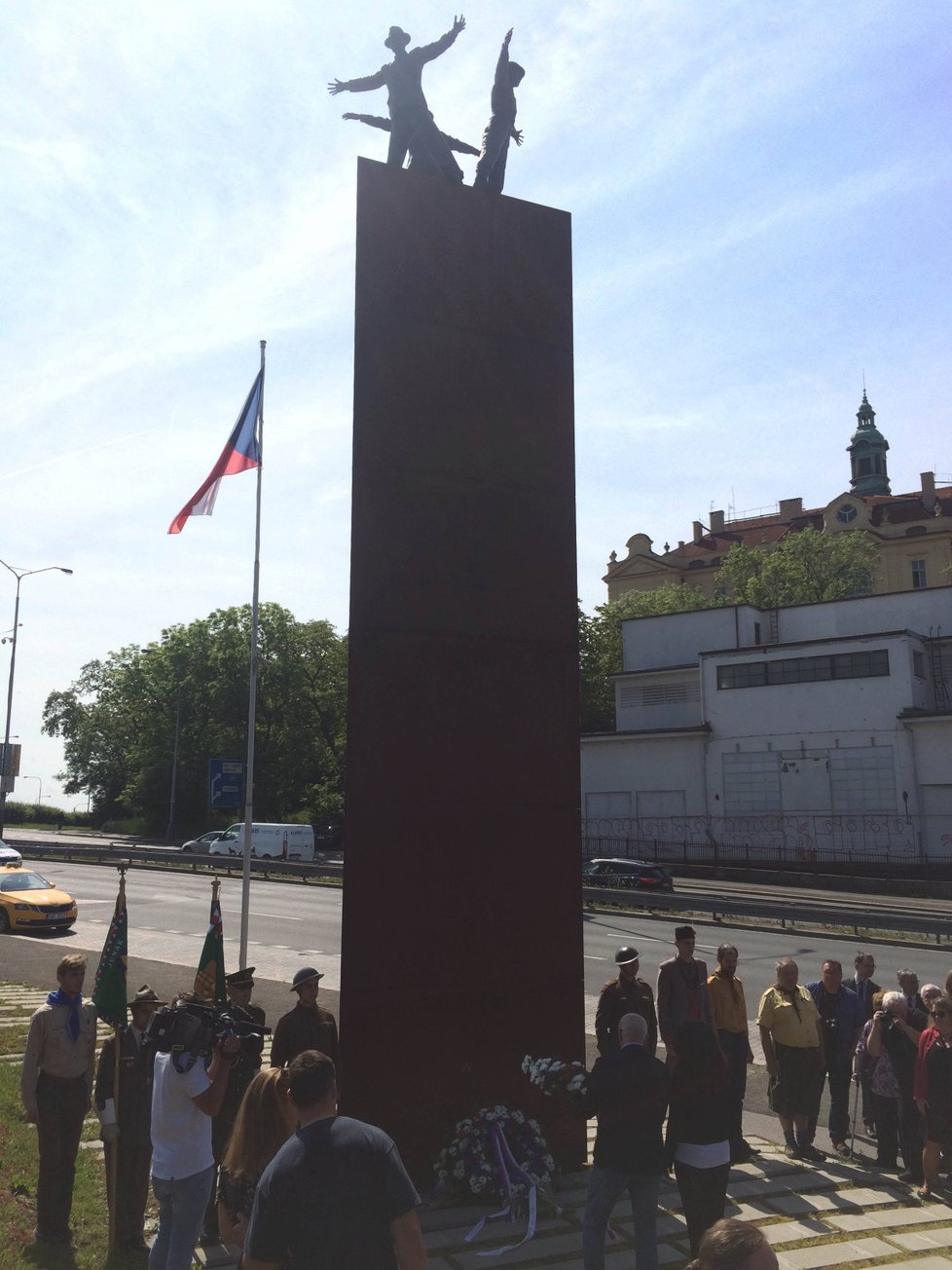 V Libni se téměř na minutu přesně uskutečnil vzpomínkový akt na pachatele útoku na zastupujícího říšského protektora Reinharda Heydricha. Účast veřejnosti byla překvapivě vysoká.