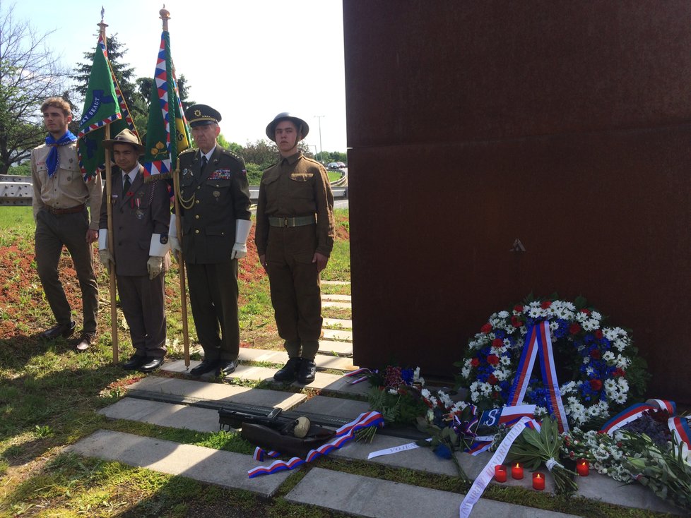 v Libni se téměř na minutu přesně uskutečnil vzpomínkový akt na pachatele útoku na zastupujícího říšského protektora Reinharda Heydricha. Účast veřejnosti byla překvapivě vysoká.