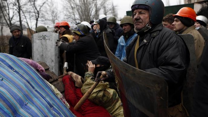 V Kyjevě se situace uklidňuje, zemi však hrozí státní bankrot
