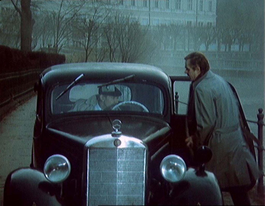 V Třiceti případech majora Zemana v epizodě Kleště používá starší typ Mercedesu lékař (v podání Eduarda Cupáka), který se v Karlových Varech stará o agenta-chodce Pavla Bláhu (Radoslav Brzobohatý)