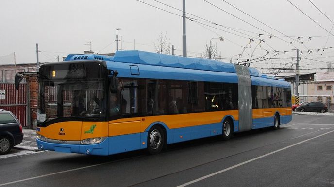 V ulicích Plzně se na začátku prosince při zkušebních jízdách objevil první z nových trolejbusů, které vyrábí pro hlavní město Bulharska Škoda Electric. Plzeňská společnost bude vozidlo expedovat do Sofie po dokončení testovacích jízd, a to ještě před Vánoci. V příštím roce má pak následovat premiérový trolejbus dalších 49 vozů.