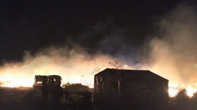V uprchlickém táboře v Calais vypukl mohutný požár