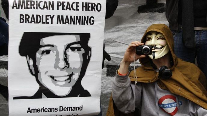 V USA došlo i na protesty žádající Manningovo propuštění