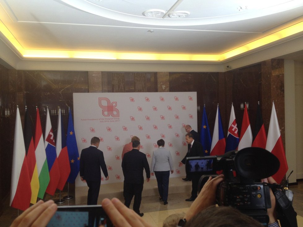 Jednání premiérů V4 ve Varšavě na úřadu polské vlády