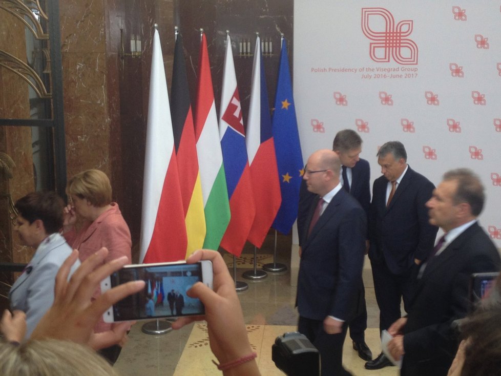 Jednání premiérů V4 ve Varšavě na úřadu polské vlády