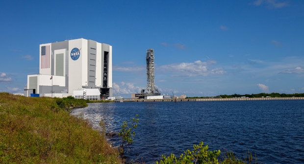 Hala VAB: NASA zve na návštěvu největší montážní fabriky světa