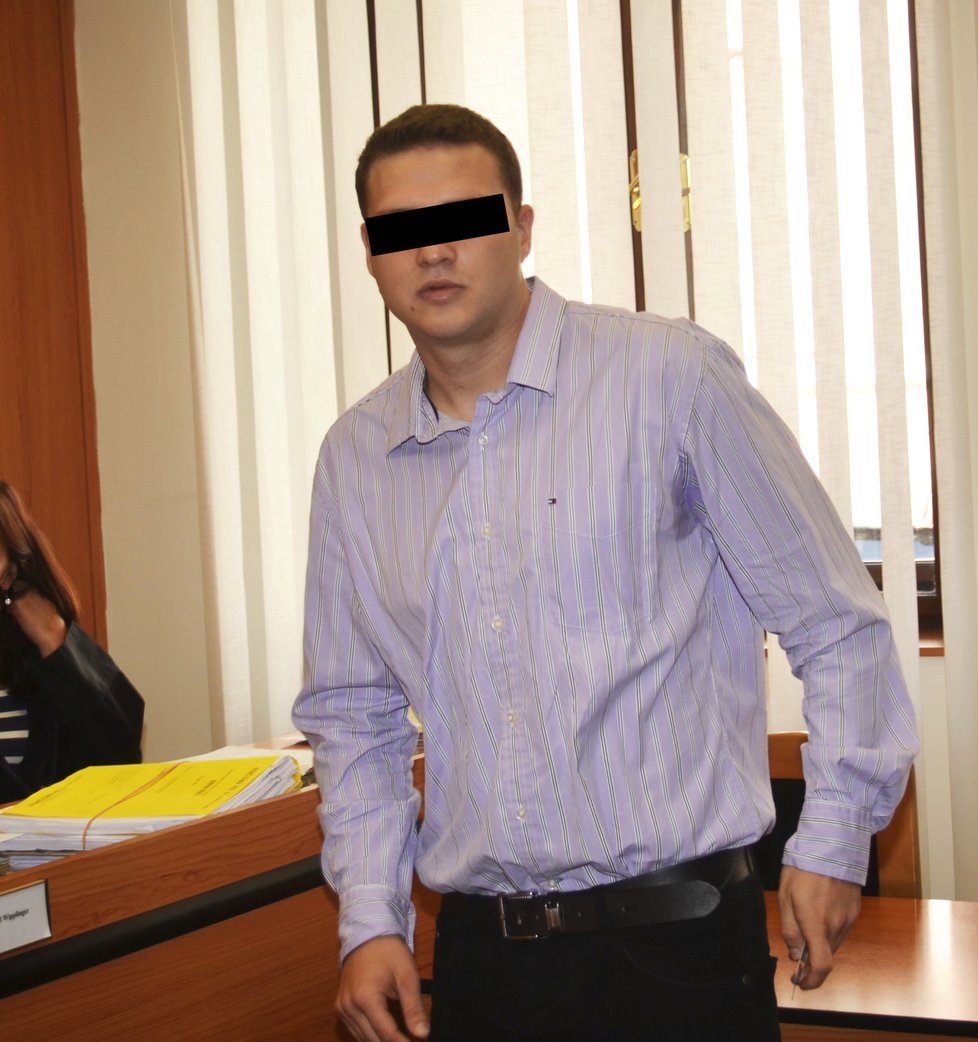 Václav Ch. (28), syn senátora a tvůrce večerníčků, čelí obžalobě z výroby pervitinu. U soudu svou vinu odmítá.