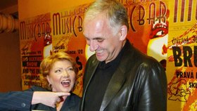 Podnikatel a chvíli i senátor Václav Fischer se rád ukazoval ve vybrané společnosti.