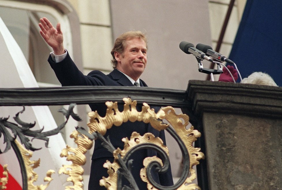 Václav Havel byl 29. prosince 1989 zvolen československým prezidentem