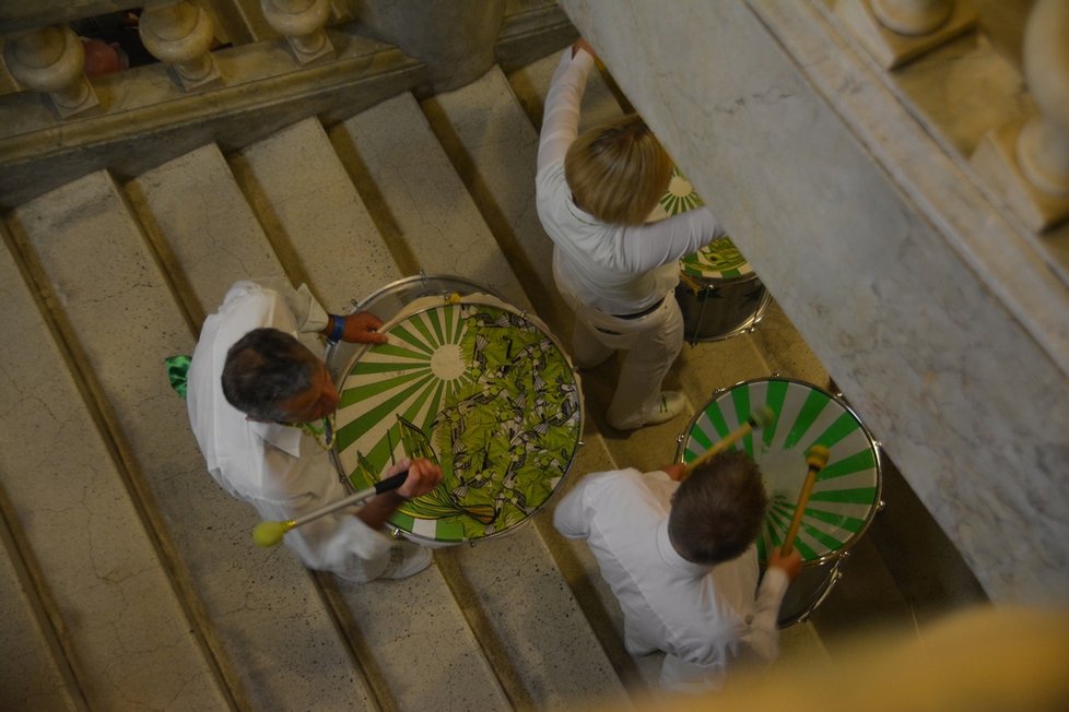 Tam Tam Batucada odstartovali večer v Lucerně...