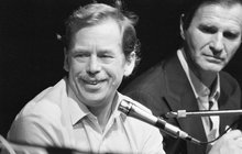 Záhadné foto z Hrádečku: 17 dní před smrtí se Havel tvářil spokojeně