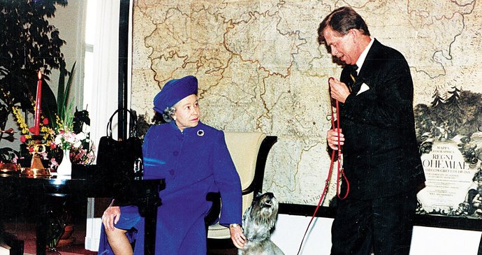 Václav Havel a Alžběta II. v Praze v březnu 1996