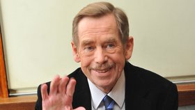 Václav Havel v Otázkách Václava Moravce vyjádřil podporu reformním snahám současné vlády.