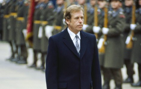 Krátké kalhoty při inauguraci – tím byl Havel veřejnosti sympatický