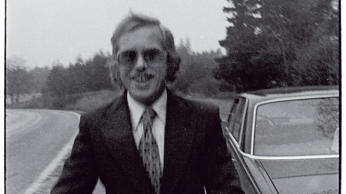 2. listopad 1975  Václav Havel na cestě do Horních Počernic,  kde proběhla slavná světová premiéra Žebrácké opery
