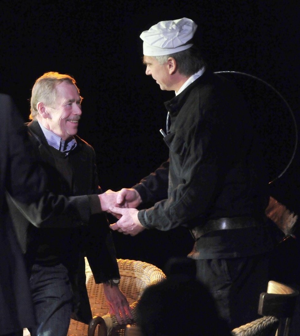 Václav Havel exprezident si domlouval s Václavem Havlem kominíkem, že ho příští rok při 20. výročí sametové revoluce občas vystřídá při oslavách