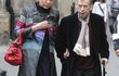 Těžce nemocný exprezident Václav Havel přepisuje v posledních týdnech všechen svůj majetek na ženu Dagmar. Těžce nemocný exprezident Václav Havel přepisuje v posledních týdnech všechen svůj majetek na ženu Dagmar.
