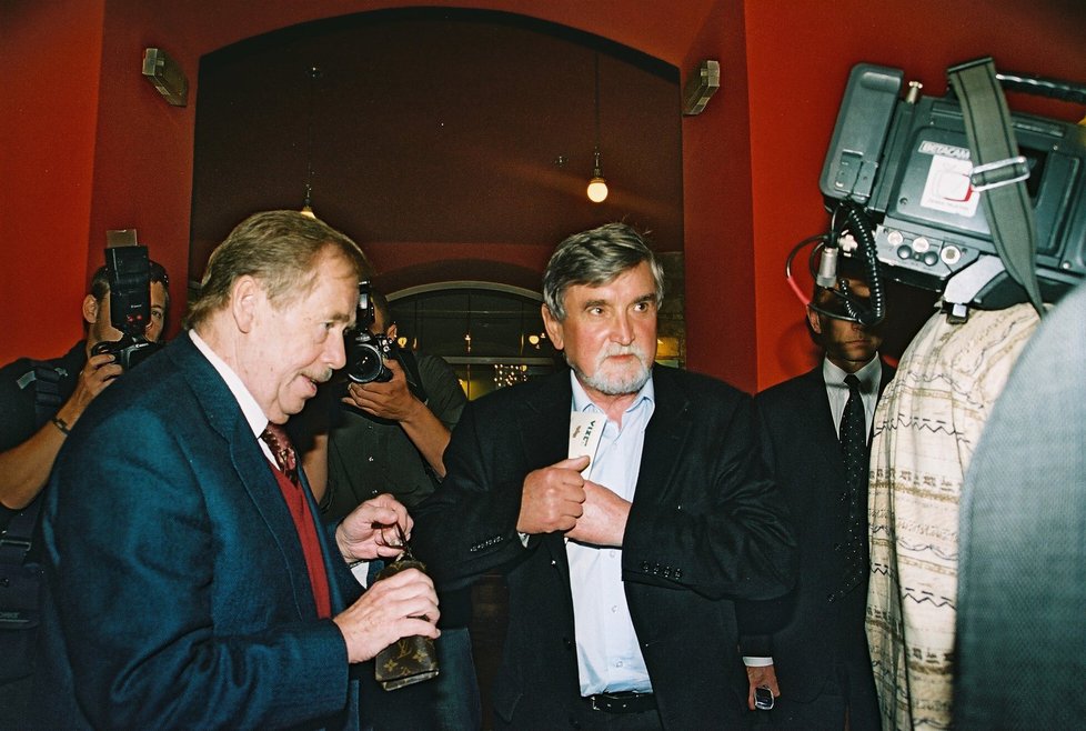 5. října 2007 - Na své 70. narozeniny pozval Václav Havel také starostu Mikesku. S Dášou zároveň slavili 10. výročí svatby.