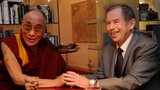 Dalajlama k Havlovi: Dobře, že jsi přestal kouřit!