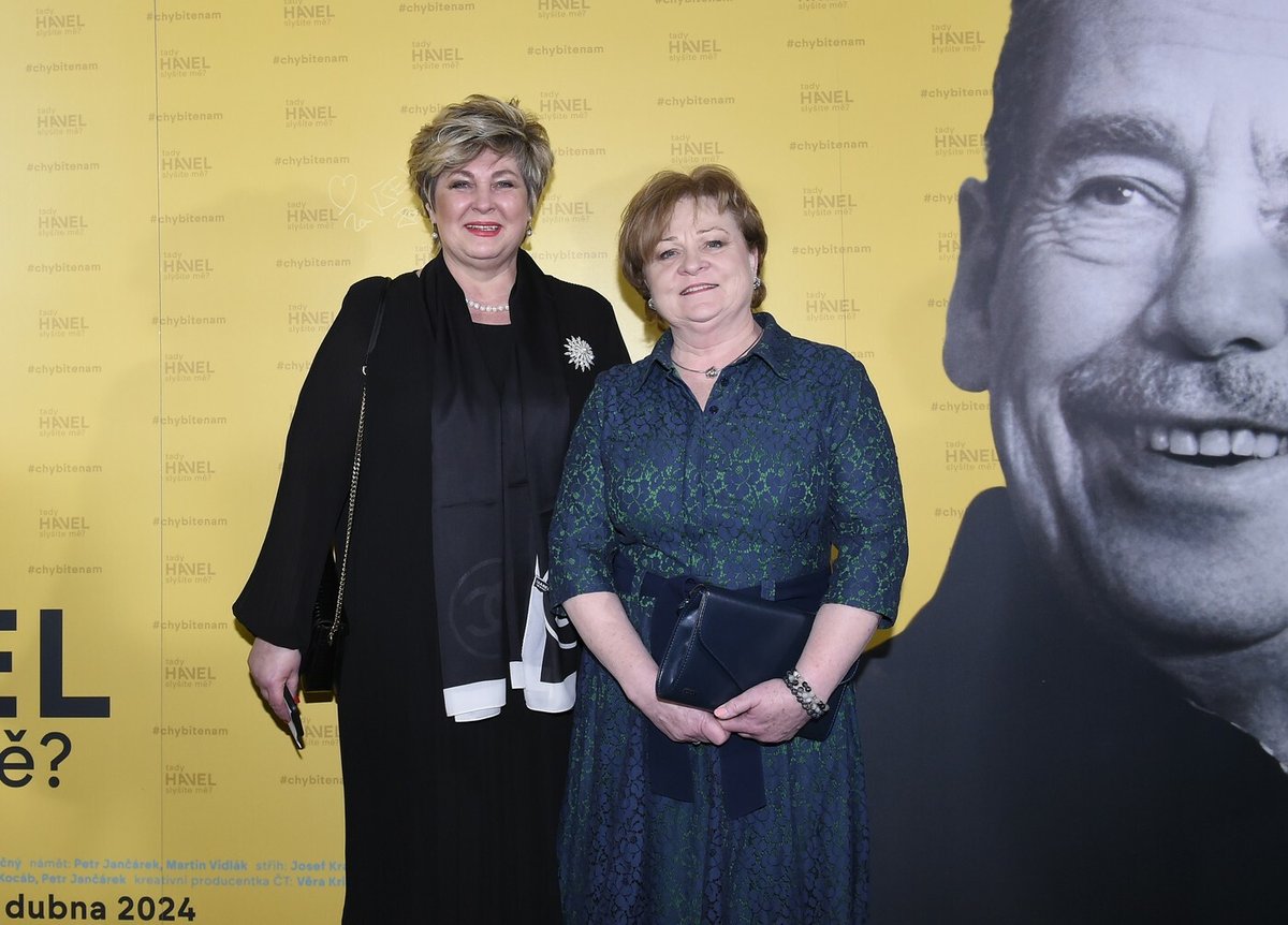 Místopředsedkyně Sněmovny Věra Kovářová (STAN, vlevo) na filmu o Havlovi (18.3.2024)