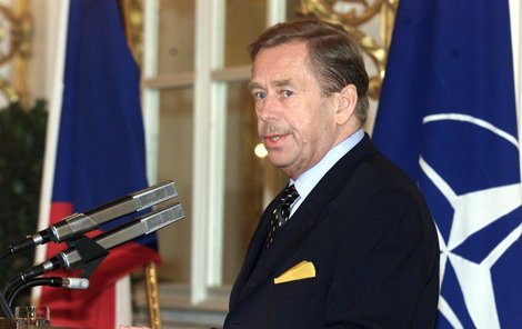 Havel v roce 2002 během summitu NATO v Praze
