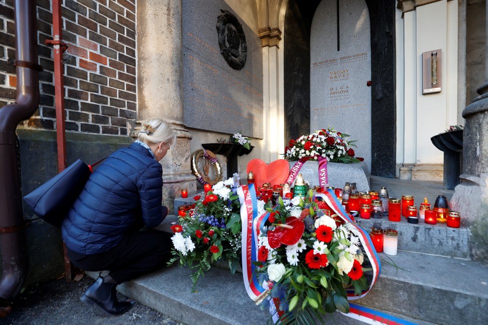 12 let od smrti Václava Havla: Hrobka na Vinohradském hřbitově v Praze (18.12.2023)