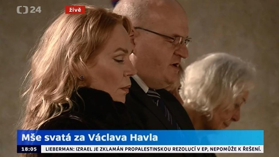 Tichá vzpomínka na Václava Havla: Vdova Dagmar Havlová si ani 3. výroční mši za svého zesnulého manžela nenechala ujít.