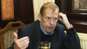 Václav Havel v USA v roce 2006. Poskytl před odletem rozhovor a v New Yorku se setkal s českými hokejisty Jágrem, Eliášem, Malíkem, Rozsívalem nebo Průchou. Navštívil hokejovou kabinu New York Rangers.