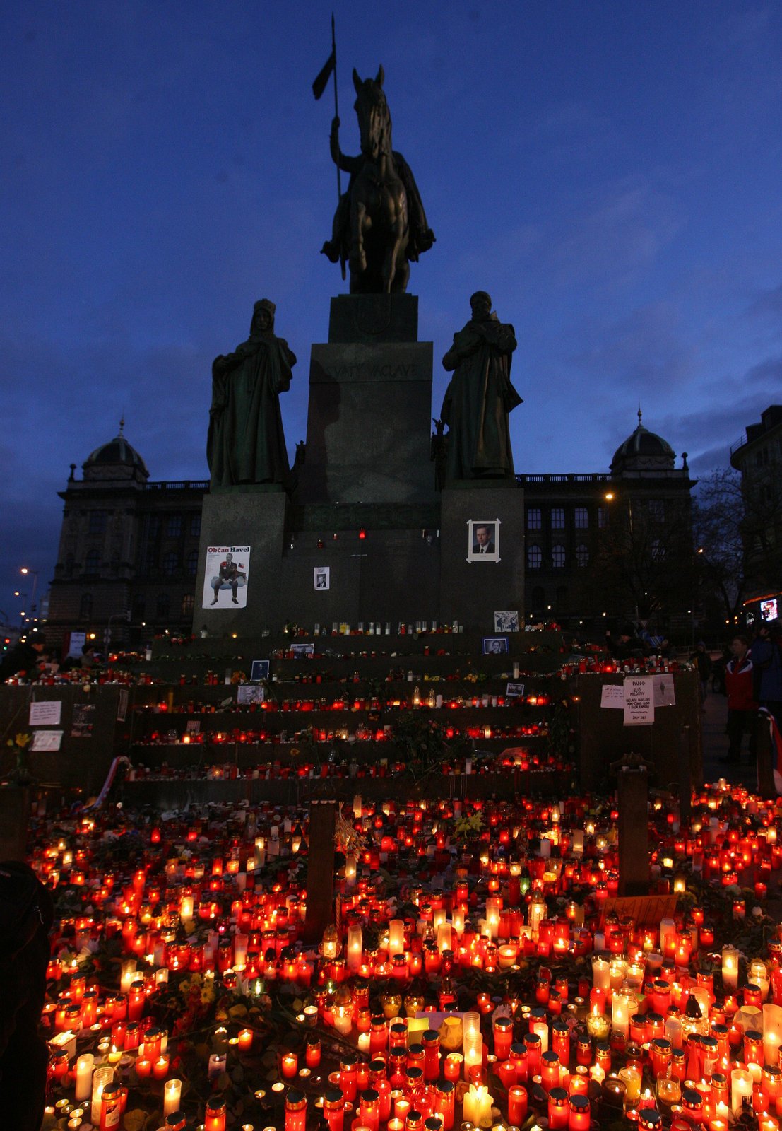 Bez komentáře: socha sv. Václava na Václavském náměstí v Praze.