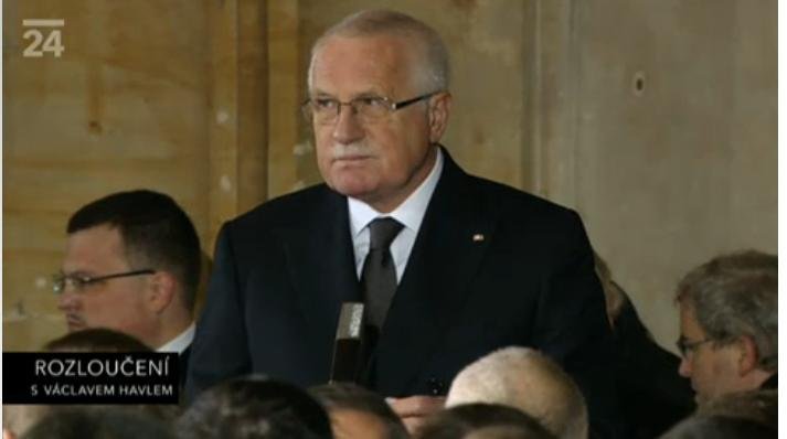 Smuteční projev má Václav Klaus. \\&#34;Nedokážu si představit, že bychom se s Václavem Havlem loučili na jiném místě než tady,\\&#34; uvedl.