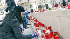 Na Moravském náměstí v centru Brna se i v pondělí tiše vzpomínalo na Václava Havla.