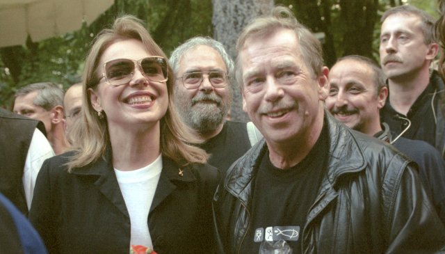 Václav Havel na trutnovském hudebním festivalu. S manželkou Dagmar