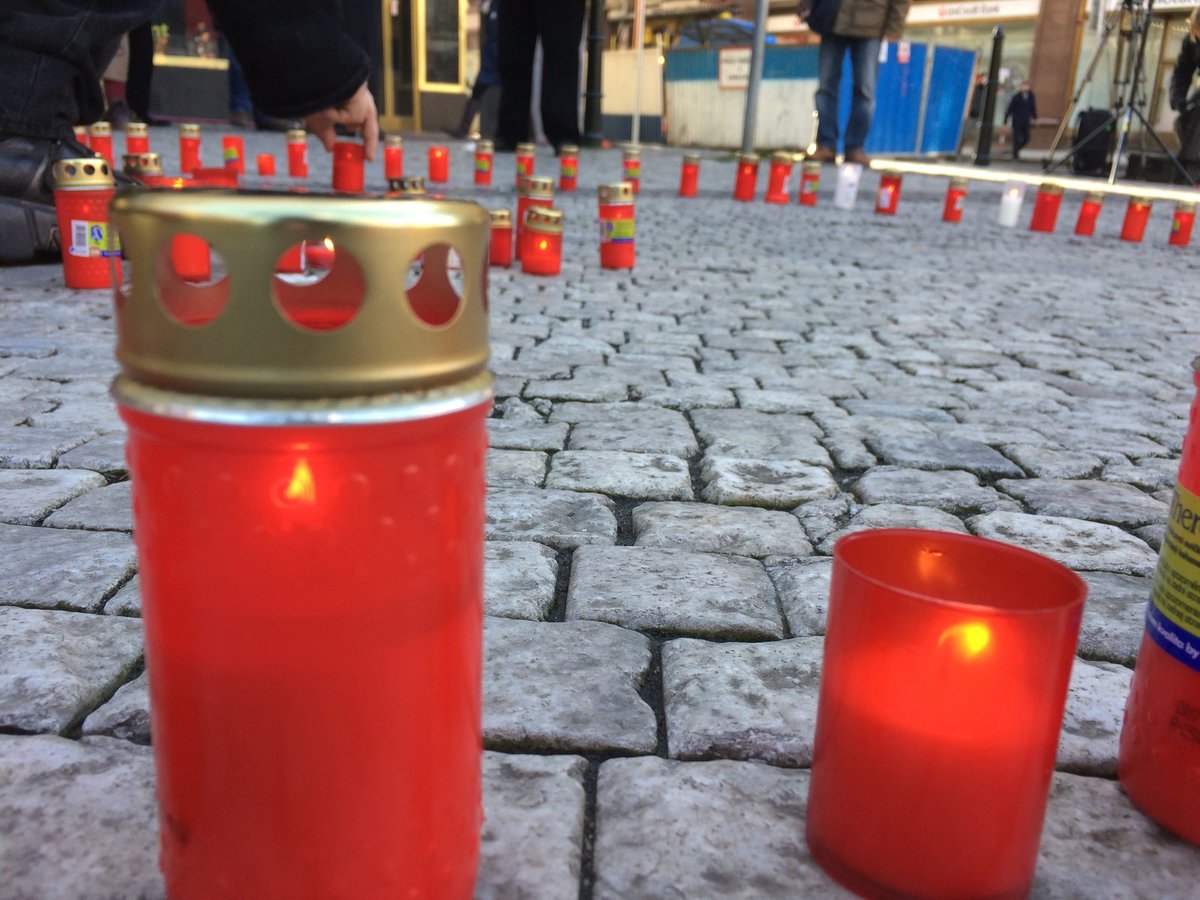 Na Jungmannově náměstí se zapalovaly svíčky za Václava Havla.