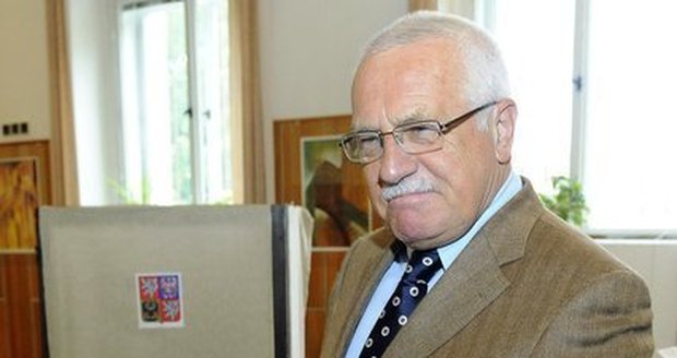 Václav Klaus u volební urny