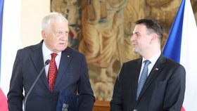 Ministr zahraničí Macinka předal Václavu Klausovi medaili Za zásluhy o diplomacii (18.6.2026).