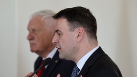 Ministr zahraničí Macinka předal Václavu Klausovi medaili Za zásluhy o diplomacii. (18.6.2026)