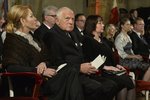 Václav Klaus v roce 2015 během předávání státních vyznamenání po boku Dagmar Havlové a Ivany Zemanové