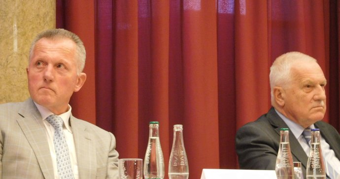 Miroslav Macek a jeho někdejší partajní šéf Václav Klaus se nedávno sešli na semináři k 25. výročí od založení ODS