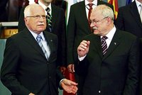 Klaus na setkání prezidentů: Tady mám ale stát já?!