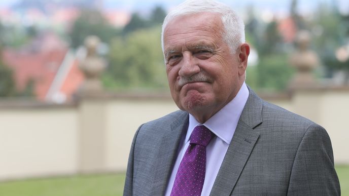 Václav Klaus na oslavě svých 77. narozenin. Václav Klaus na oslavě svých 77. narozenin.