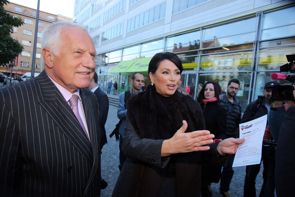 Václav Klaus na nedávném zahájení kampaně bloku Hlavu vzhůru Jany Bobošíkové, který se rozhodl podpořit.