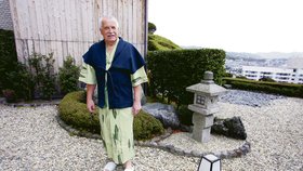 Klaus v kimonu na své cestě v Japonsku