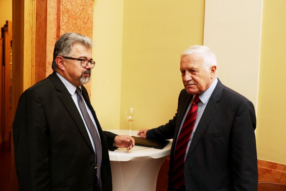 Václav Klaus se svým někdejším kancléřem Jiřím Weiglem.