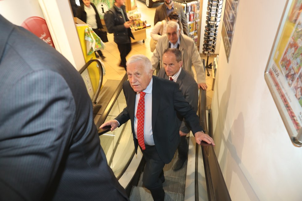 Exprezident Václav Klaus křtil čtvrtou knihu svých zápisků z cest (16. 4. 2019)