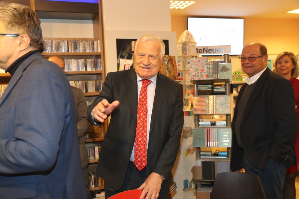 Exprezident Václav Klaus křtil čtvrtou knihu svých zápisků z cest (16.4.2019)