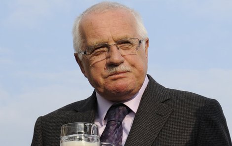 Prezident Václav Klaus slaví narozeniny a chystá se na svůj dnešní velký mejdan.